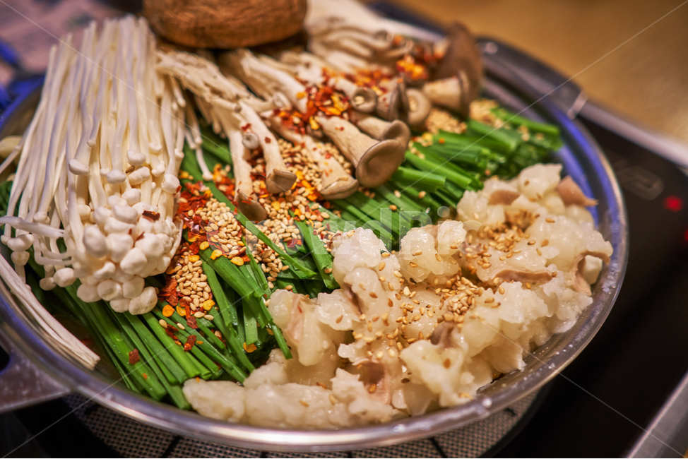 soup,Nabe,japan,Motsunabe,hot pot,restaurant,Fukuoka,food