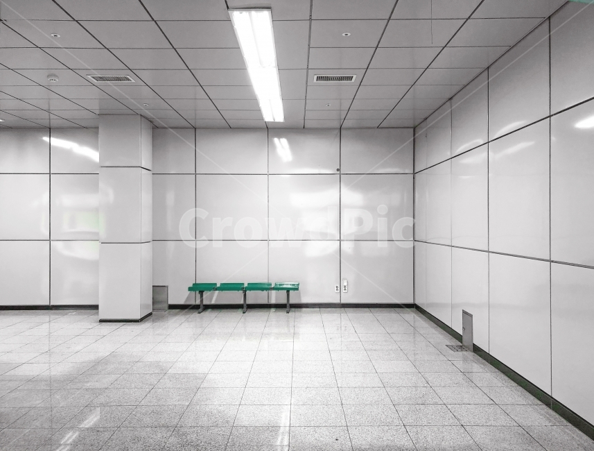 seoul,subway,rail,underworld,green,bench,white,wall,brick,marble,urban,pattern,street,mirror,서울,지하철,역사,녹색,벤치,도시,패턴,벽,벽돌,대리석,거울,화이트,하얀,인테리어,실내디자인,interior design