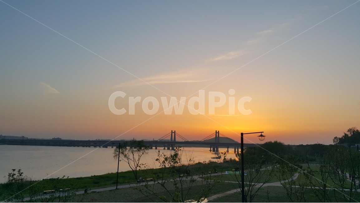 노을,공원,하늘,강,다리,풍경,sunset,river,bridge,park,sky,landscape,red,자연,풍경,nature,landscape,한국자연풍경,한국자연경관,korea nature landscape,outdoors,옥외,red sky,붉은 하늘,dawn,새벽,일몰,dusk,황혼