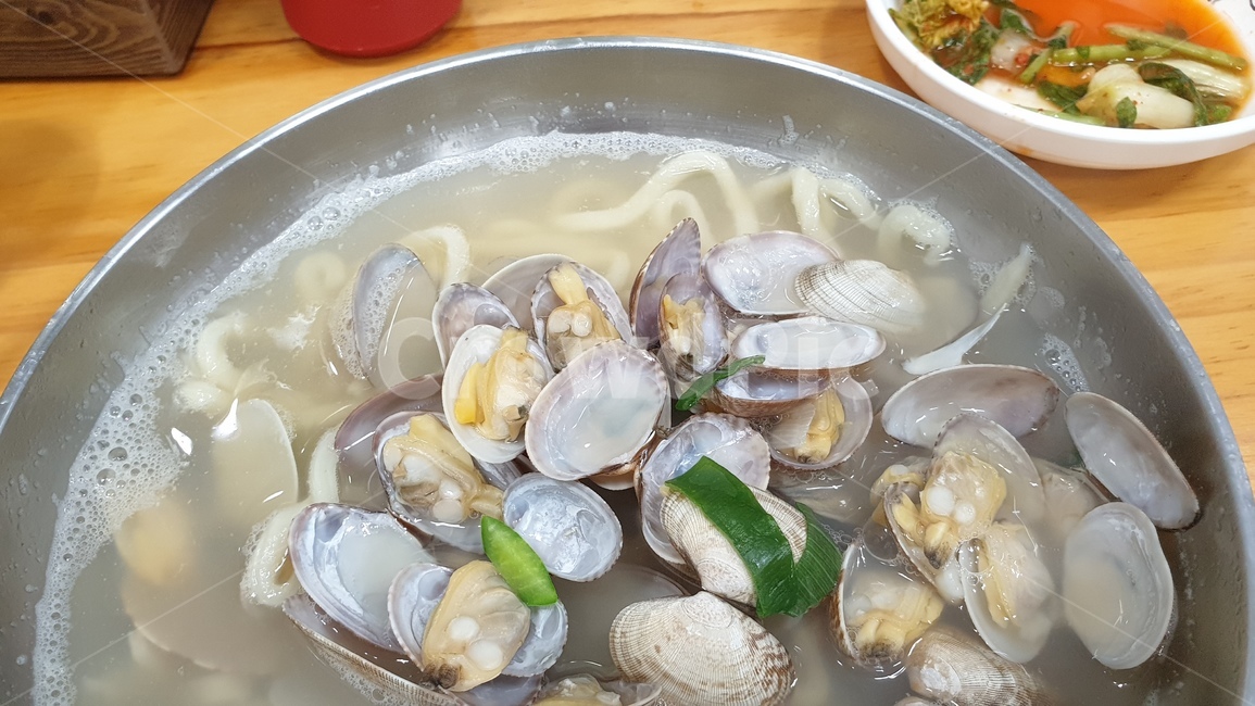 칼국수,바지락,바지락칼국수,조개,해물,해산물,국수,식사,메뉴,요리,레시피,food,누들,noodle,맛집,점심,점심메뉴,점심식사,별미,cook,식자재,식재료,recipe,한국요리,국물,김치,반찬,음식,식재료,요리,food,cook,meal,dishes,food reserves,면류,면요리,noodles,한식,한국음식,한국요리,korean food,korean dishes,korean meal,korean cook