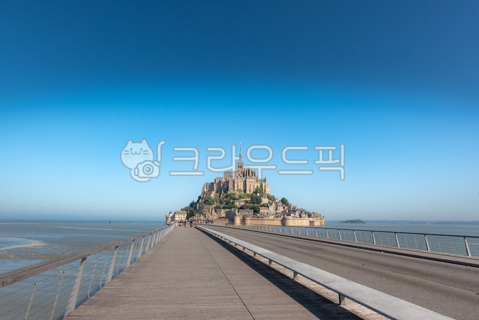 프랑스,몽생미셸,몽생미생,몽생미셀,맑은날,파리근교,architecture,건축물,building,건물,castle,성,노르망디,관광명소,유럽,중세,고성,섬,수도원,풍경,spire,첨탑,tower,탑,steeple,뾰족한탑