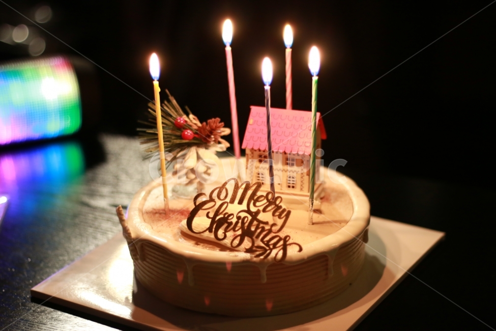 성탄절,케이크,디저트,기념일,cake,cook,초,촛불,기념일,축하,anniversary,congratulation,celebrate,celebration,메리크리스마스,성탄절,merry christmas,음식,식재료,요리,food,cook,meal,dishes,food reserves,빵,bread