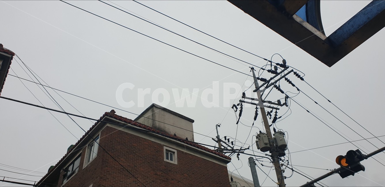 하늘,전기줄,신호등,우중충,전신주,utilitypole