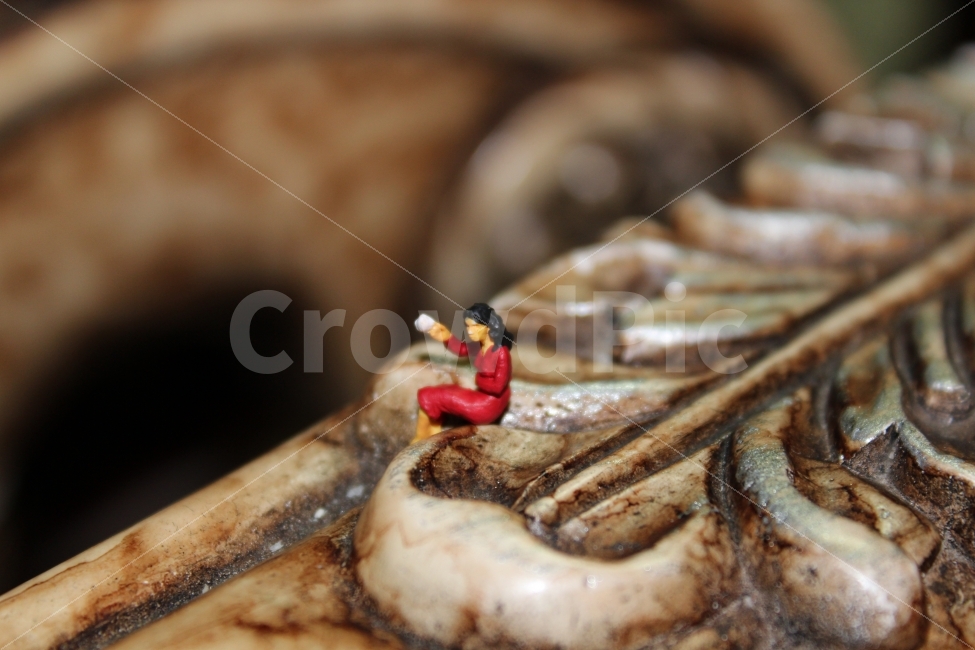 가구,미니어처,여자,인형,앉아있는,furniture,miniature,woman,figure,sitting,사물,물건,오브젝트,thing,object,matter,연출,컨셉,콘셉,direction,concept