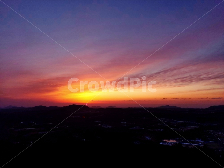 nature,자연,outdoors,옥외,dusk,황혼,redsky,붉은하늘,sky,하늘,sunset,일몰,dawn,새벽,일출,햇빛,sunshine,sunrise,구름,cloud,purple,purplesky,퍼플,보라빛하늘,보라색,풍경,해,태양,sun