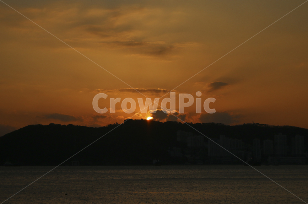 nature,자연,outdoors,옥외,light,빛,flare,플레어,sunlight,햇빛,sky,하늘,dawn,새벽,sunset,일몰,redsky,붉은하늘,dusk,황혼