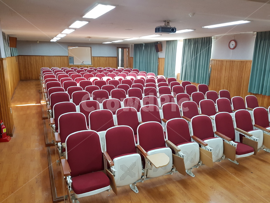 auditorium,강당,방,hall,홀,indoors,옥내,theater,극장,interiordesign,인테리어디자인,chair,의자,furniture,가구