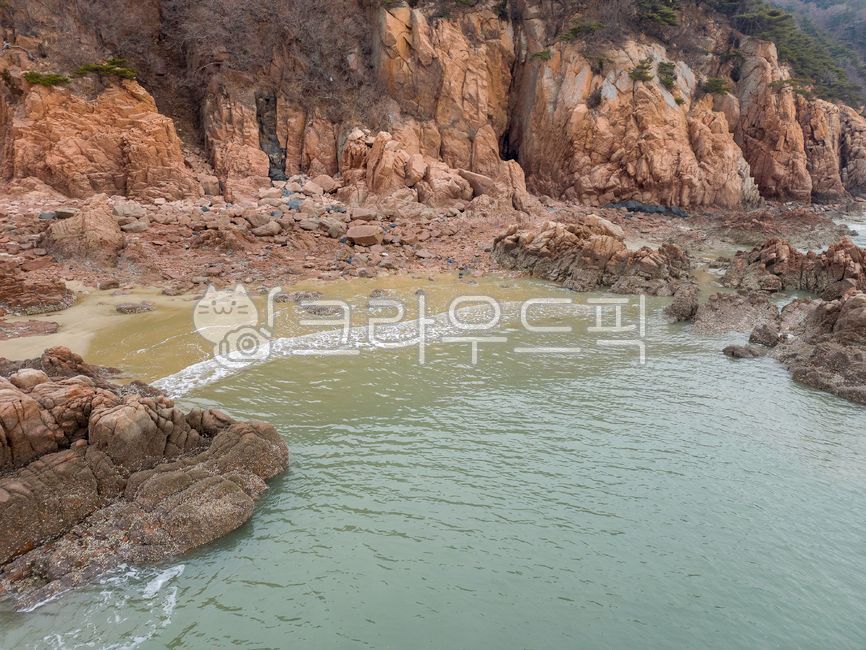 nature,자연,outdoors,옥외,낭떠러지,cliff,promontory,곶,water,물,sea,바다,beach,해변