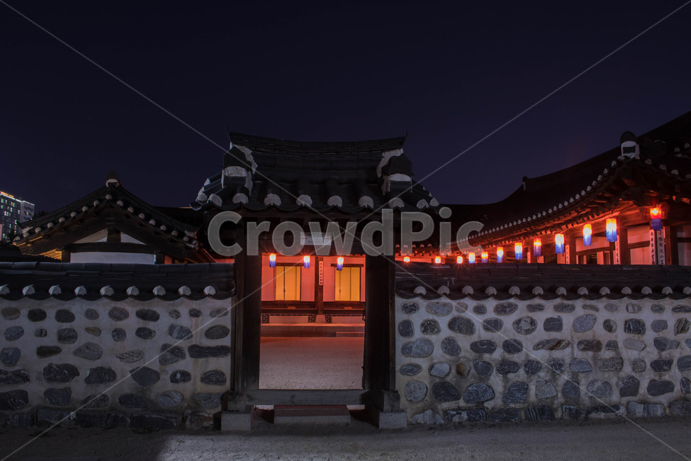 남산골한옥마을,한옥마을,한옥,기와,담벼락,건물,건축물,등,야경,밤,풍경,nightscape,night,landscape,한국전통,한국문화,korean traditional,korean culture,건축물,건물외관,exterior,building,structure,architecture,construction