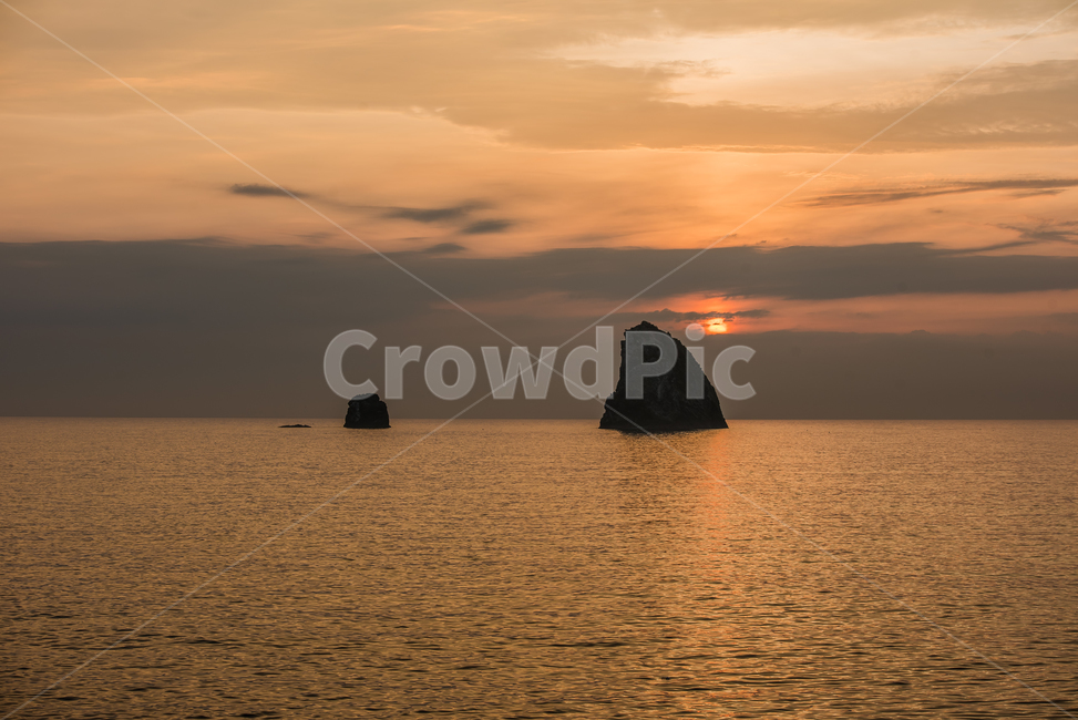 울릉도,동해,일몰,섬,바다,자연,감성,자연,풍경,nature,landscape,outdoors,옥외,sky,하늘,sunset,dusk,황혼,dawn,새벽,red sky,붉은 하늘
