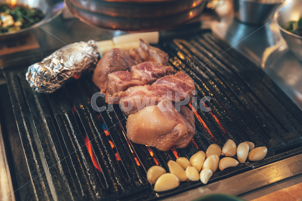 돼지고기,목살,구이,마늘,food,맛집,pork,음식,식재료,요리,food,cook,meal,dishes,food reserves,육류,고기,meat,한식,한국음식,한국요리,korean food,korean dishes,korean meal,korean cook