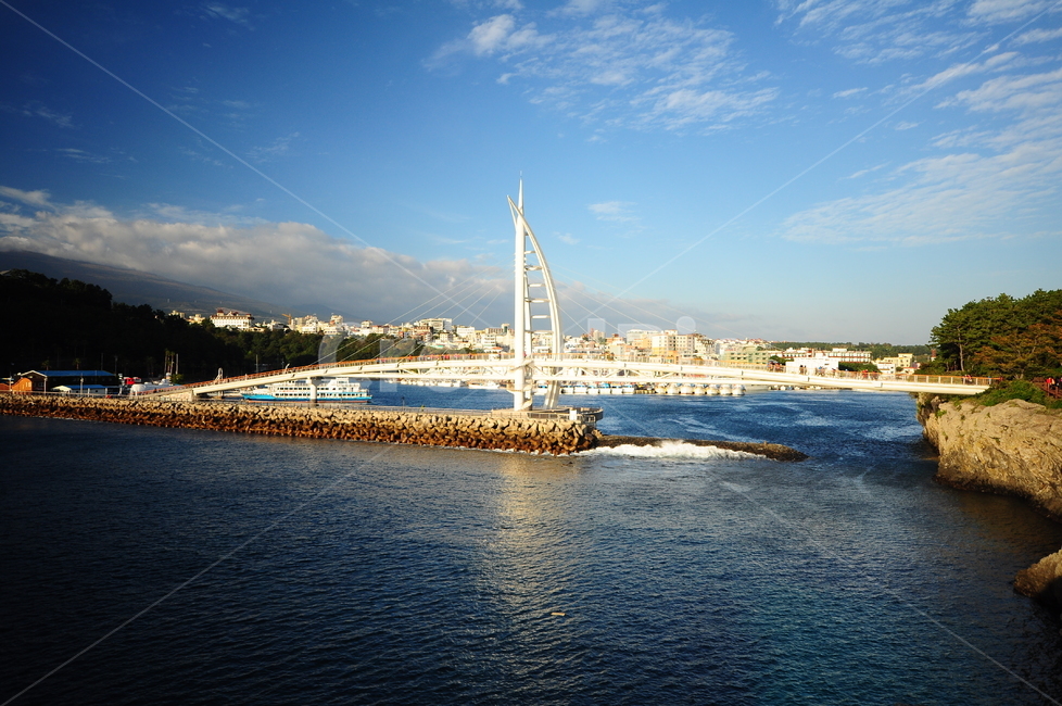 하늘,바다,구름,등대,다리,새연교,제주도,햇살,햇빛,건축물,건물외관,exterior,building,structure,architecture,construction