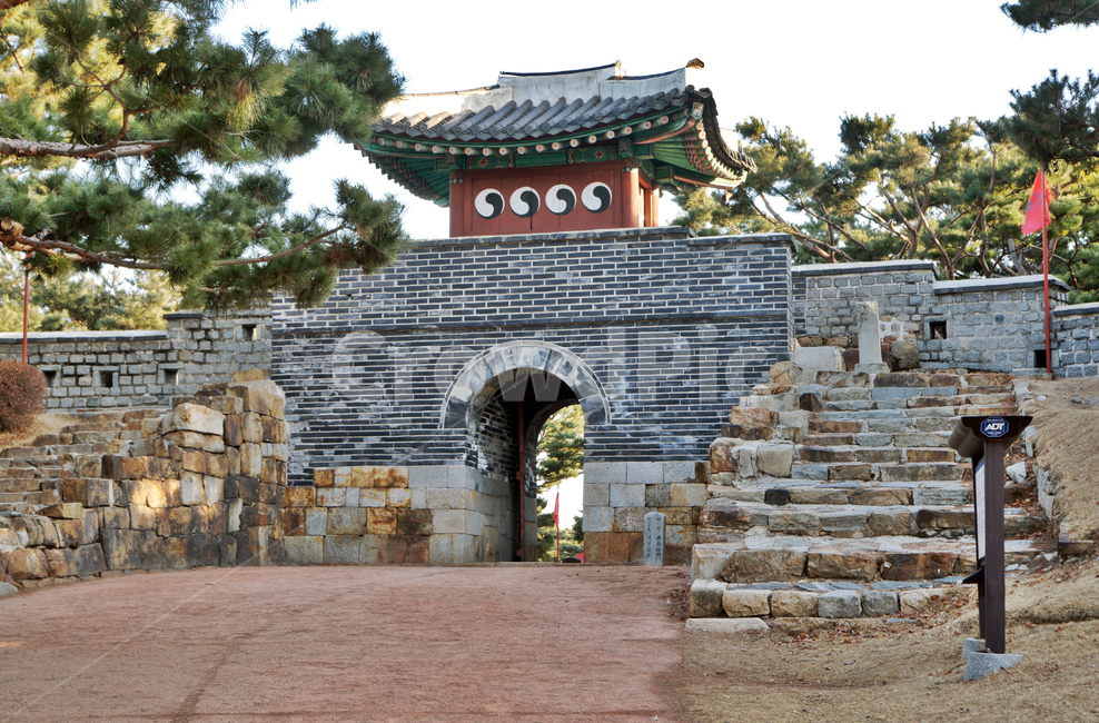 서남암문,서남포사,화성,성벽,수원,홍예문,유네스코세계문화유산,팔달산,암문,한국전통,한국문화,korean traditional,korean culture,랜드마크,landmark,tourist attraction,한국랜드마크,한국관광지,한국명소,korea landmark,korea tourist attraction,건축물,건물외관,exterior,building,structure,architecture,construction