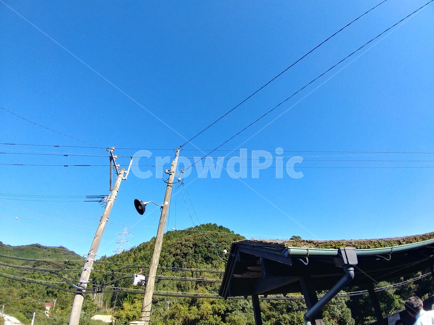 하늘,전봇대,자연,시골,풍경,시골,마을,풍경,landscape,country,rural,town,산업,industry,industrial,에너지산업,energy industry,person,사람,human,인간,cable,케이블,power lines,전력선,electric transmission tower,송전탑