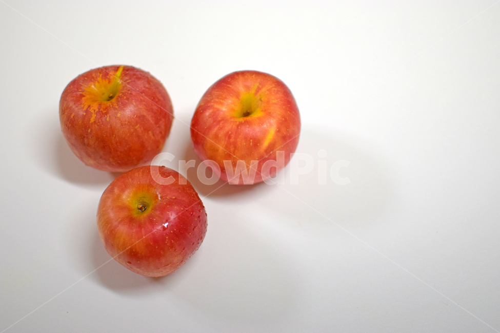 red,nutritious,apple,dessert,healthy,fruit,wellness,diet,vitamin,organic,food