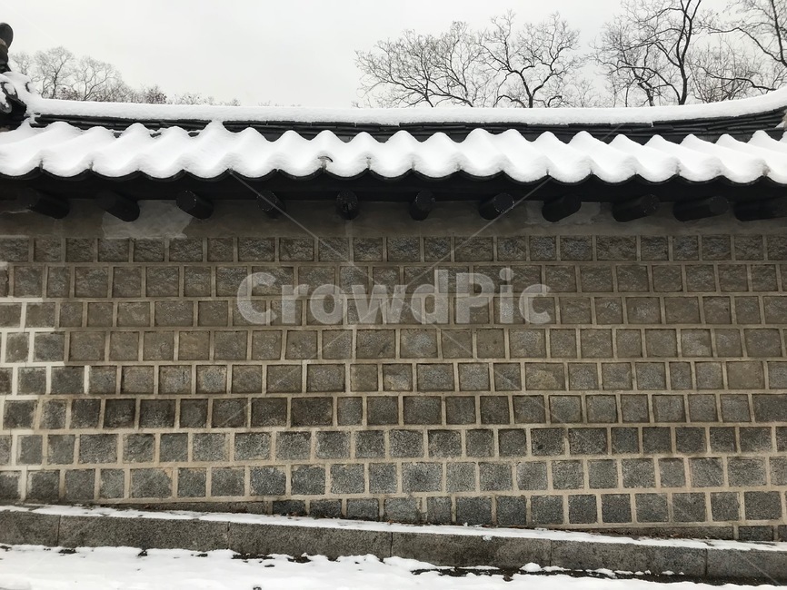 덕수궁,돌담길,눈,겨울,한국,한옥,겨울,계절,winter,season,한국전통,한국문화,korean traditional,korean culture,건축물,건물외관,exterior,building,structure,architecture,construction