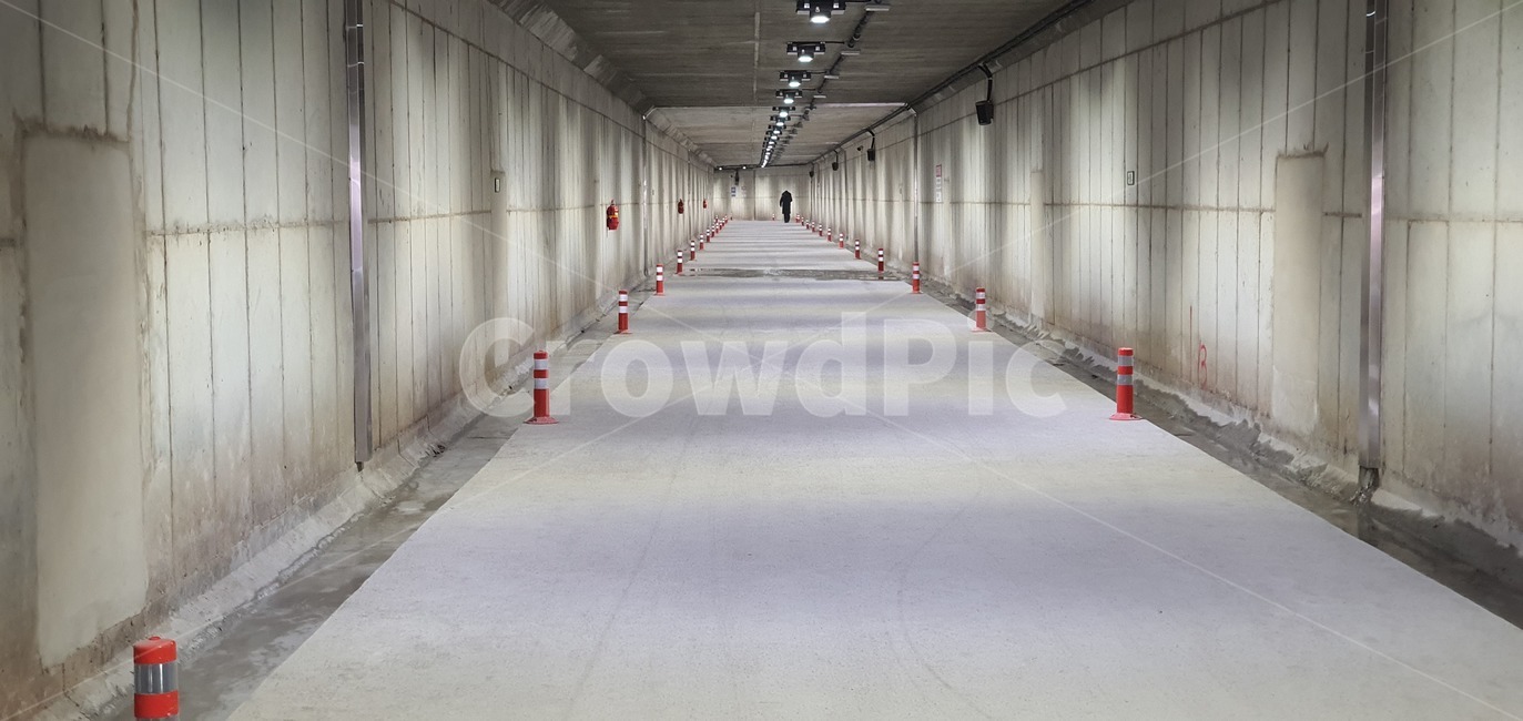 터널,보행,굴,보도,길,tunnel,light,urban,concept,walk,silhouette,way,people,man,dark,exit,entrance,underground,city,architecture,abstract,shadow,passage,freedom,background,road,subway,end,alone,walkway,mystery,escape,corridor,복도,person,사람,flooring,바닥,human,인간