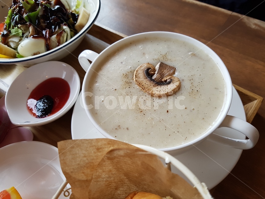 수프,양송이수프,soup,양송이스프,카페,양송이크림스프,mushroomsoup,음식,식재료,요리,food,cook,meal,dishes,food reserves,아침식사,조식,브런치,breakfast,brunch