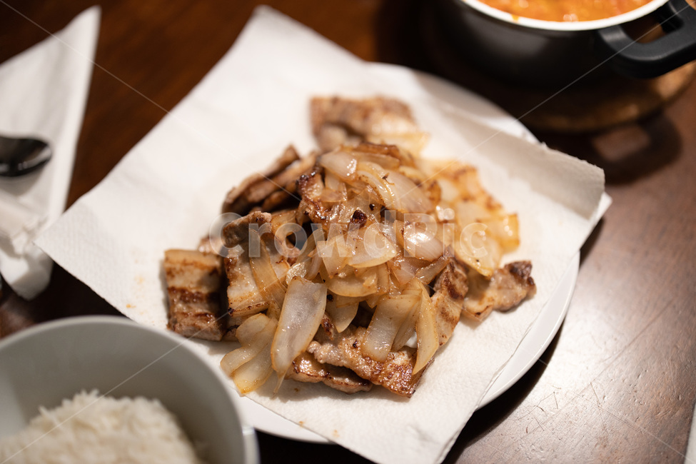 삼겹살,고기,양파,김치찌개,한식,밥,돼지고기,food,음식,dish,요리,meal,식사