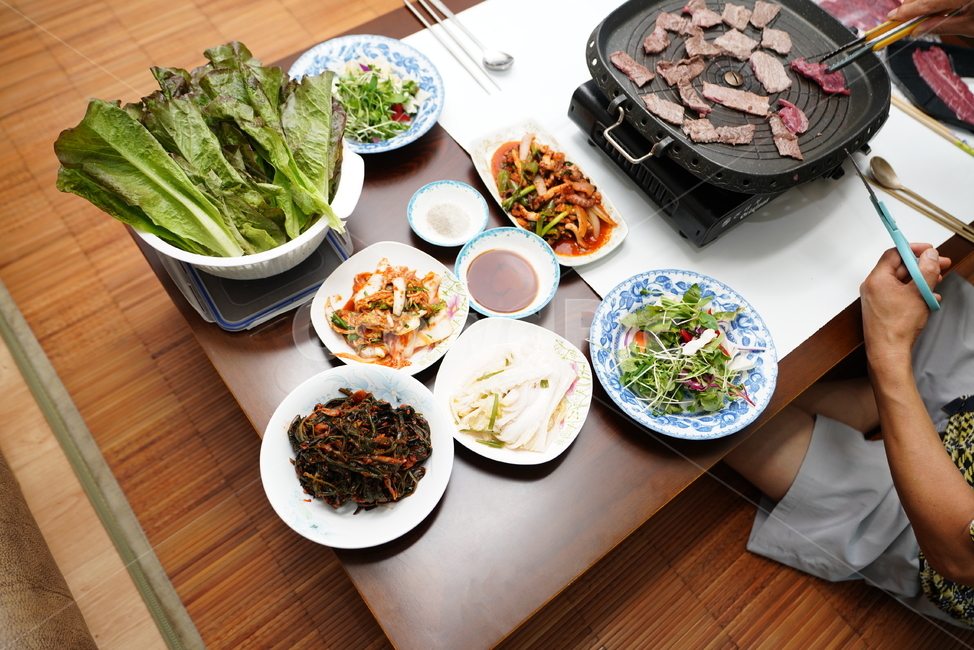 고기,한식,육식,육류,소고기,구이,집밥,술안주,먹거리,푸드,야채,채소,김치,쌈,반찬,음식,샐러드