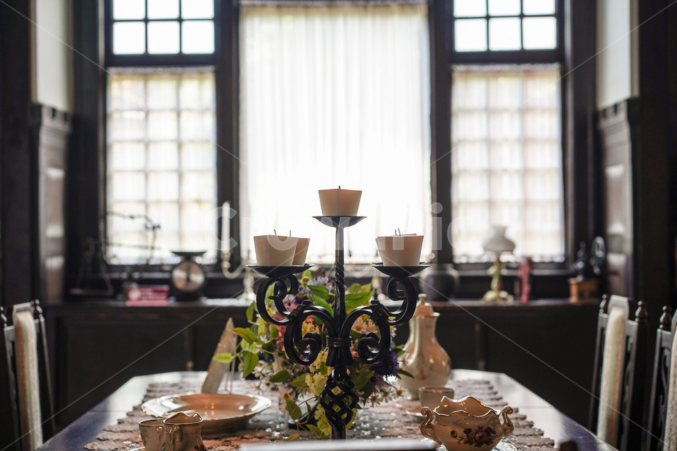 양초,식탁,식사,창문,촛대,candle,table,dish,window,candlestick