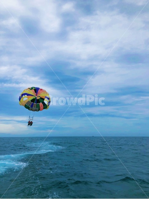 레저활동,leisureactivities,바다,수상레저,페러세일링,친구,하늘,여백,자연,parasailing,경험