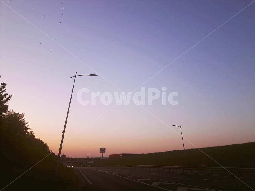 도로,노을,하늘,차도,저녁,풍경,landscape,감성사진,가로등,차,프랑스,france,road,sunset,purple,violet,보라색,보라하늘,보라색하늘,배경화면,background,자연,풍경,nature,landscape