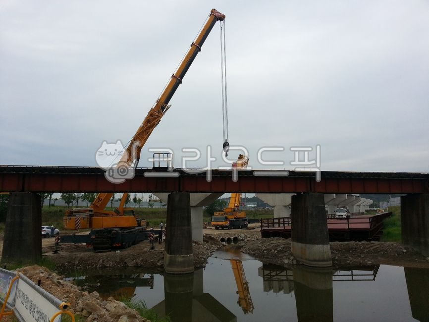Prevention of falling,crane,construction work,Heavy equipment work,Salvage work,Outrigger,heavy equipment,vehicle machinery,wire,construction machinery,mobile crane,lift,construction equipment