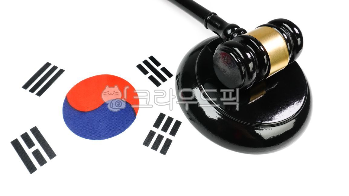 판사봉,법,태극기,대한민국,판결,입법,국회,사법부,정의,판사,재판,변호사,배경,의사봉,망치,법률,법관망치,판사망치,법원,애국심,한국,흰색배경,하얀색배경,누끼,흰색,나무망치,민사소송,형사소송,가사소송,소송,이혼소송,국회의결,결정,규칙,공정,카피스페이스,비즈니스,컨셉,컨셉트,콘셉,콘셉트,여백,공간,클로즈업,심판,정치,변호인,사물,물건,오브젝트,경매,상징,심볼,선고,나무,범죄,국기,평등,권리,입회,gavel,flag,legal,isolatedonwhite,whitebackground,lawsuit,patriotism,sentence,supreme,judgement,judiciary,taegeukgi,hammer,guilty,equality,legislation,trial,judge,court,advocate,mallet,business,tribunal,litigation,lawyer,law,justice,attorney,courthouse,government,nationalflag,background,white,concept,juridical,symbol,order,criminal,guilt,judgment,rights,judicial,decision,verdict,fairness,lawmaking,parliament