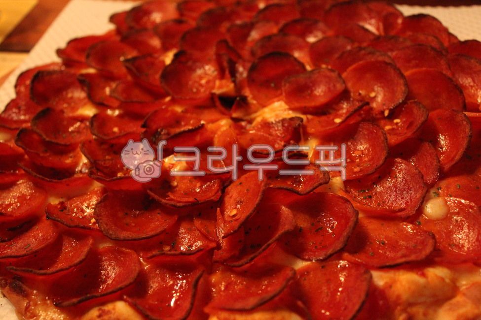 bread,snack,Pepperoni Pizza,Italian Pizza,Baked Pizza,delicious,food,cheese,Ham Pizza,pizza,ham,cooking,fastfood