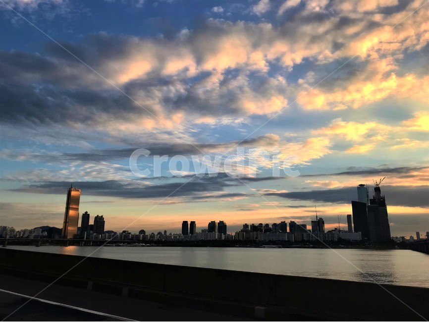 한강,가을하늘,노을,서울,서울하늘,스카이라인,도시,풍경,city,landscape,한국도시풍경,한국도시경관,korea cityscape,nature,자연,outdoors,옥외,sky,하늘,dawn,새벽,red sky,붉은 하늘,dusk,황혼,sunset,일몰