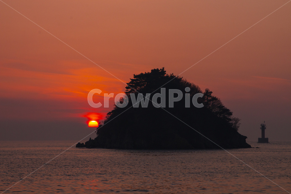 노을,바다,섬,쓸쓸,잔잔,자연,풍경,nature,landscape,한국자연풍경,한국자연경관,korea nature landscape,outdoors,옥외,land,땅,shoreline,해안선,water,물,sea,ocean,대양
