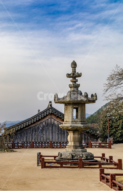 화엄사,석등,국보,문화재,문화유산,감성,사찰,관광지,기와지붕,처마
