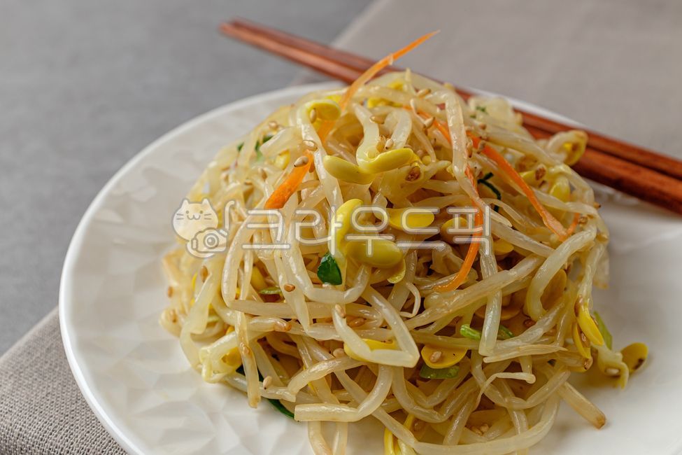 콩나물,나물,콩나물무침,무침,채소,야채,채식,날것,양념,음식,식사,식품,식료품,재료,식재료,음식재료,클로즈업,고소한,한국음식,한국문화,음식,식재료,요리,food,cook,meal,dishes,food reserves