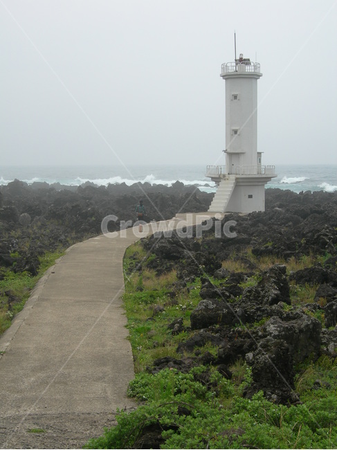 등대,바다,방파제,하얀,하늘,흰,파도,lighthouse,sea,white,sky,breakwater,seawall,wave,길,way,등대,lighthouse