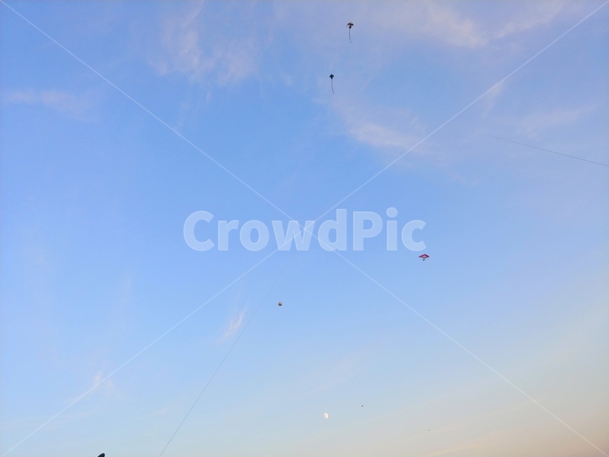 sky,play,Korean play,Nanji Park,summer,kite flying,moon,emotion,happiness,kite,leisure,Korean tradition,walk,wind