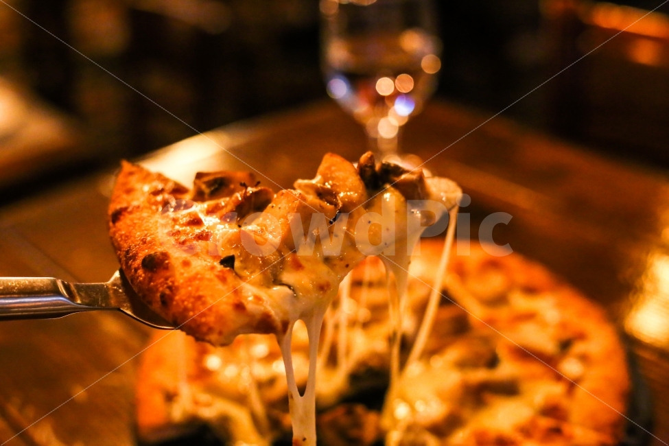 음식사진,피자,양식,치즈,음식,저녁,조명,레스토랑,다이어트,음식,식재료,요리,food,cook,meal,dishes,food reserves,빵,bread,양식,서양음식,서양요리,western food,western dishes,western meal,western cook,감성,sensible,feeling