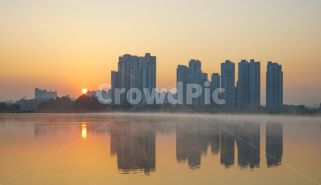 호수,해,태양,여명,건물,반영,투영,풍경,안개,물안개,도시,풍경,city,landscape,한국도시풍경,한국도시경관,korea cityscape,해외,외국,세계,foreign,oversea,world,nature,자연,outdoors,옥외