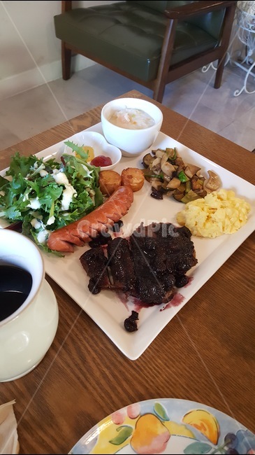 브런치,음식,소세지,식사,여유,스테이크,음식,식재료,요리,food,cook,meal,dishes,food reserves,양식,서양음식,서양요리,western food,western dishes,western meal,western cook