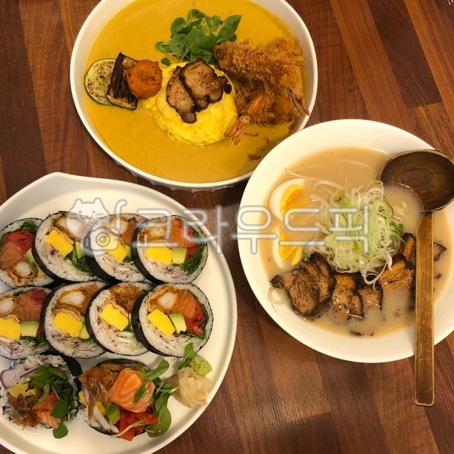오므라이스,라멘,후토마키,김밥,가라아게