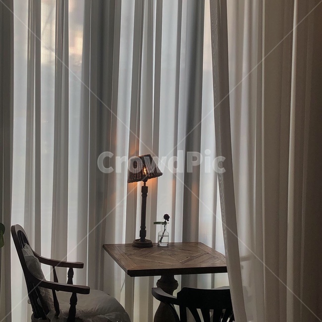 카페,커튼,엔티크,테이블,나무,가구,테이블조명,cafe,curtain,antique,furniture,table,인테리어,실내디자인,interior design