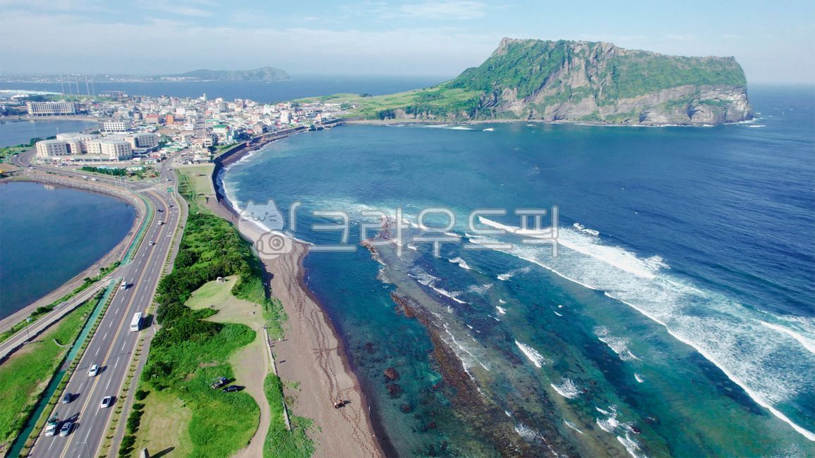 제주도,jejudo,여름바다,제주도여름,jejuisland,제주도드론,jejudodrone,성산일출봉,광치기해변,sea,바다,제주해안도로,road,도로