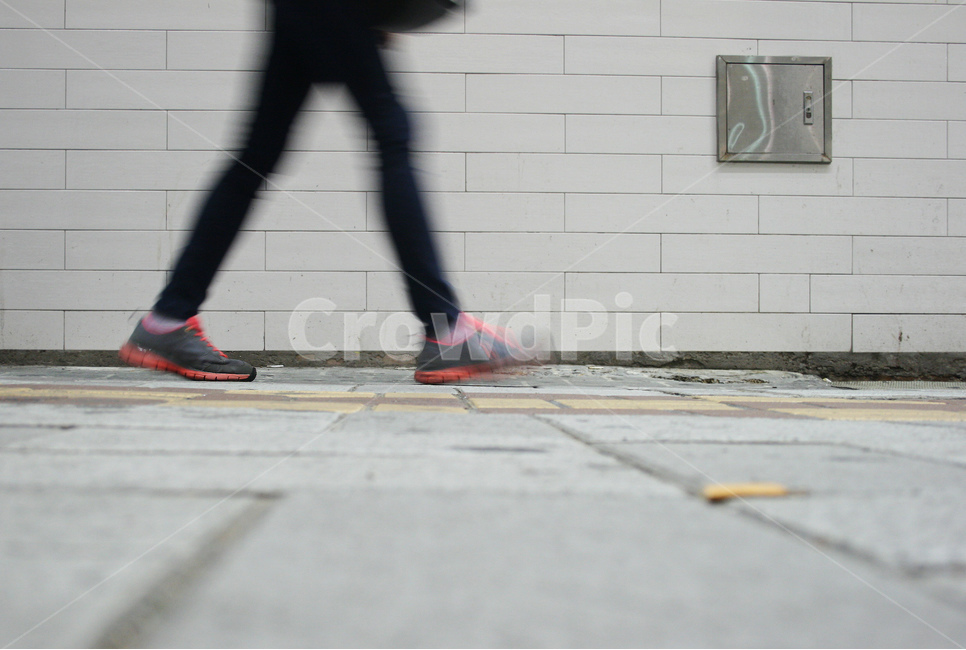 길,걸음,걸음거리,사람,길거리,사람,인물,인간,human,person,신체일부,몸,body