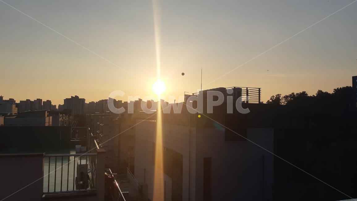 빌라옥상,여름,노을,폭염주의보,맑음,하늘,햇빛