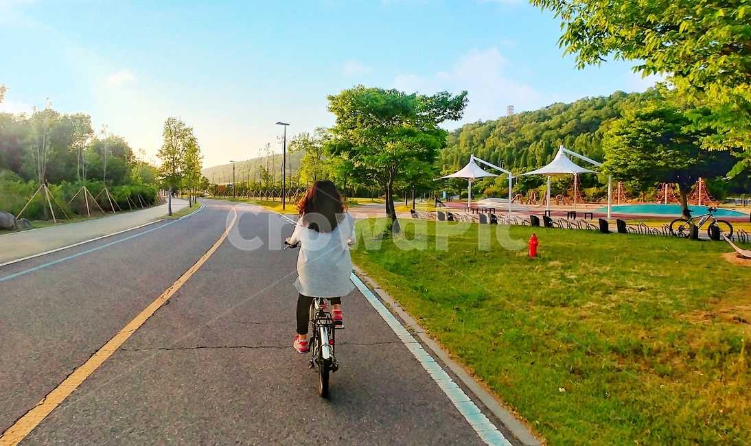 자전거,한강시민공원,한강공원,라이딩,뒷모습,타다,여성,사람,bicycle,날씨,청량,공원,하늘,그녀,한강라이딩
