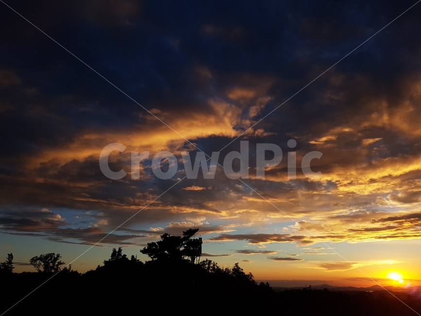일몰,석양,구름,서울의하늘,풍경,저녁놀,자연,풍경,nature,landscape,outdoors,옥외,sunlight,햇빛,dusk,황혼,sky,하늘,dawn,새벽,red sky,붉은 하늘,sunset