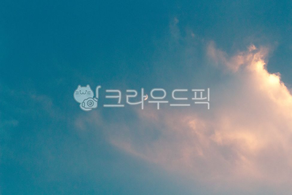 가을하늘,하늘,파랑,달,구름,감성,감성사진,색감,해질녘,노을,풍경,힐링,색채,색깔,분홍색,주황색,달사진,낮달,moon,sky,색이쁜하늘,인스타감성사진,바탕화면,배경화면,잠금화면,감성색감