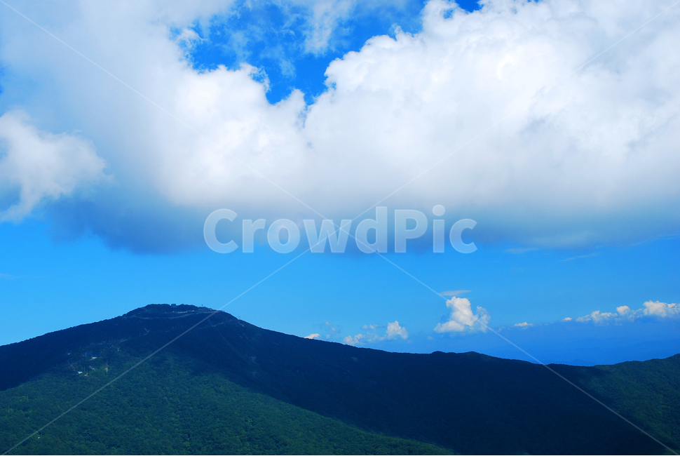 구름,산,능선,하늘,맑음,파랑색,블루,sky,cloud,clean,환경,바탕,배경,백그라운드,푸른,화창한,background,청명,blue,산아래,풍경,landscape,등산,mountain,healing,힐링,뭉게구름,맑은날,자연,풍경,nature,landscape,한국자연풍경,한국자연경관,korea nature landscape,outdoors,옥외,mountain range,산맥