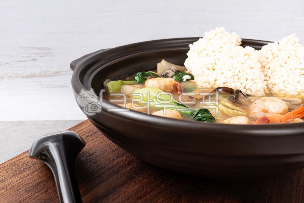 해물누룽지탕,누룽지탕,누룽지,튀김,해물,찹쌀,육수,야채,채소,중국음식,중국문화,음식,식사,식품,식료품,재료,식재료,음식재료,클로즈업,고소한,뜨거운