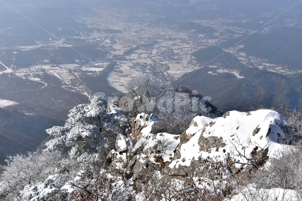 용문산,백운봉,풍경,자연,등산,트레킹,산행,마테호른,두리봉,파란,하늘,상고대,서리꽃,눈꽃,눈,눈풍경,양평,겨울,힐링,산행지,국내여행,자연풍경,산사진,비경,100대명산,감성,조망,전망,자연휴양림,세수골,겨울왕국,아름다운,수려한,겨울,계절,winter,season,자연,풍경,nature,landscape,한국자연풍경,한국자연경관,korea nature landscape,경치,outdoors,옥외,scenery,aerial view,조감도
